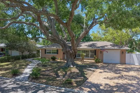1702 Meredith Lane Belleair FL 33756