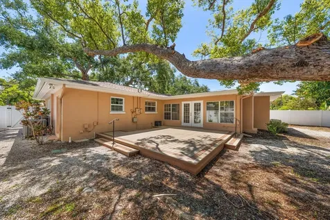 1702 Meredith Lane Belleair FL 33756