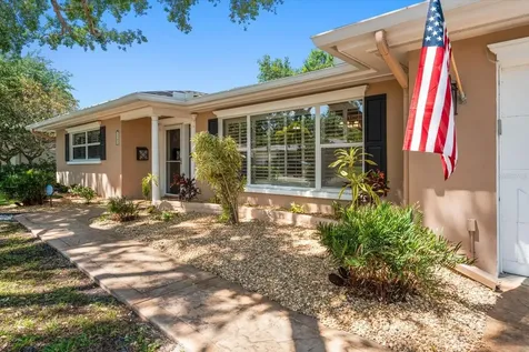 1702 Meredith Lane Belleair FL 33756