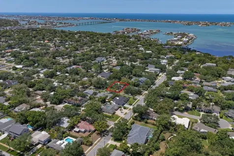 1702 Meredith Lane Belleair FL 33756