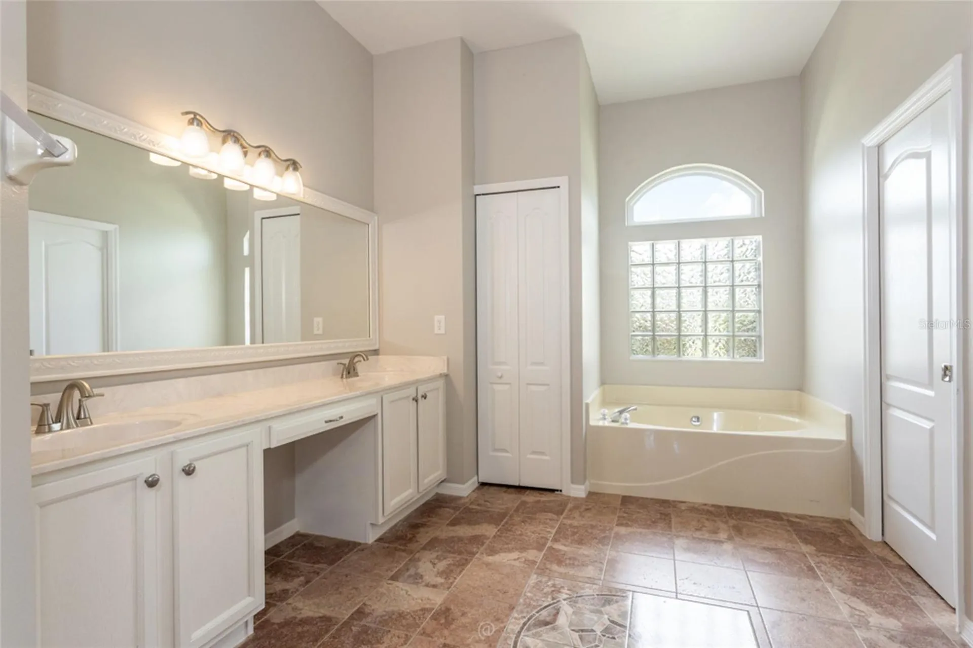 11 Edgewater Drive Palm Coast FL 32164