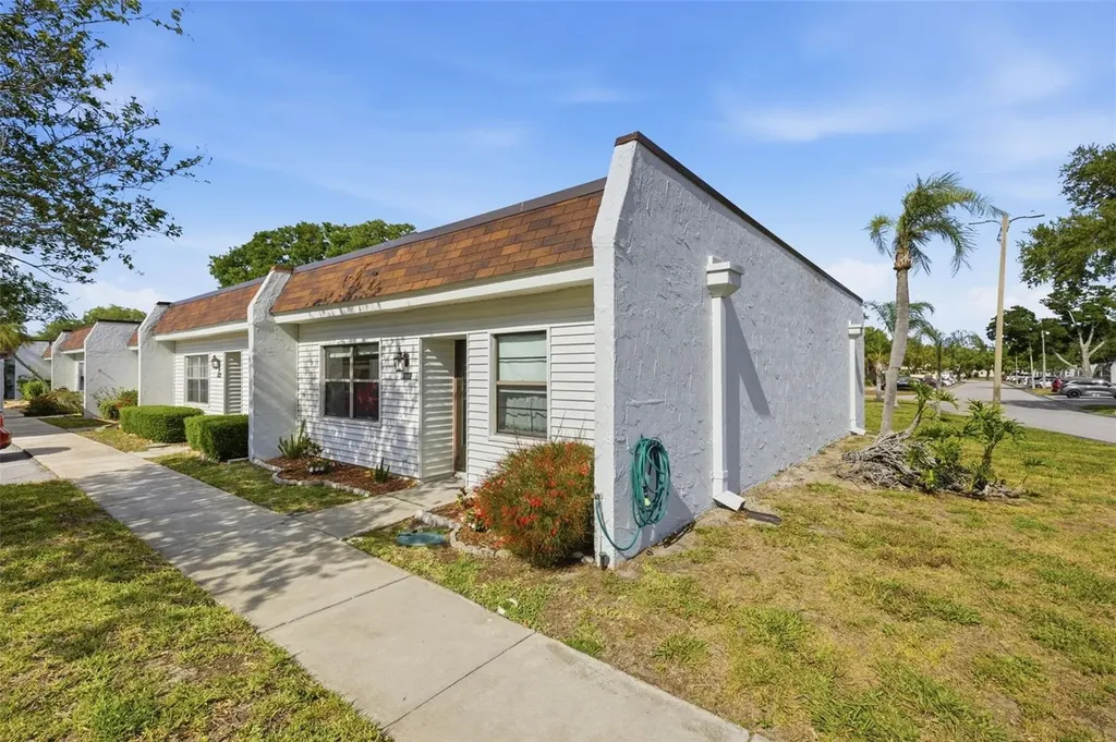 9023 Mission Oaks Boulevard Seminole FL 33776