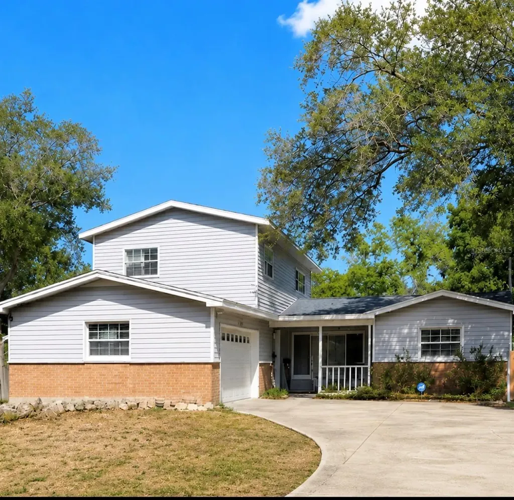 1700 Country Club Road N St Petersburg FL 33710