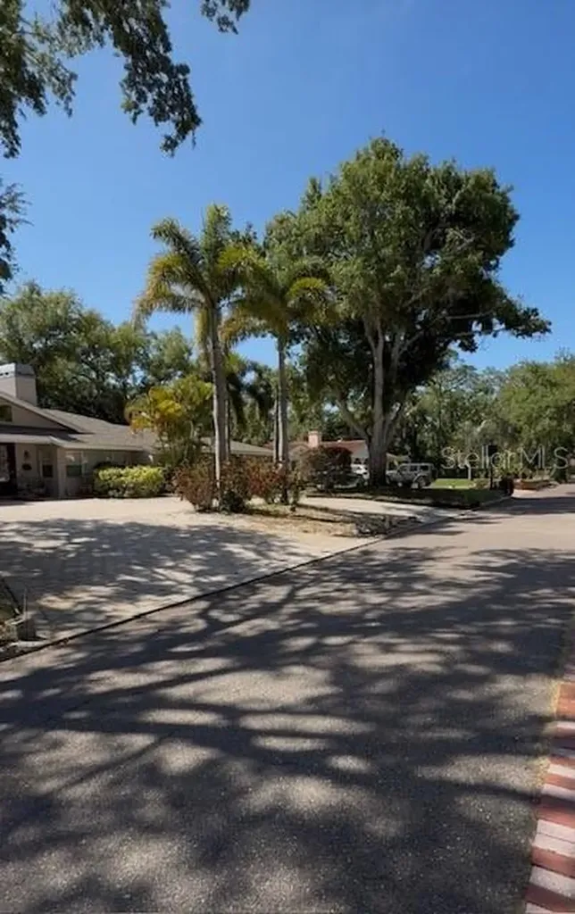 1700 Country Club Road N St Petersburg FL 33710