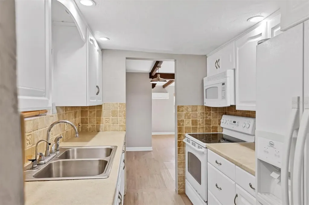 2551 Wilkinson Road Sarasota FL 34231