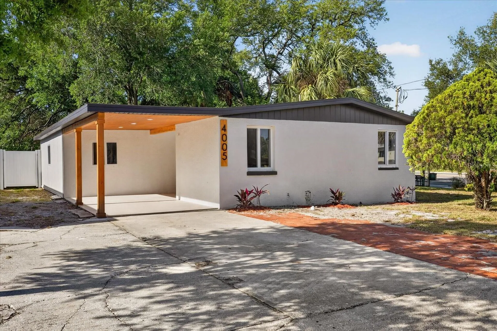 4005 E Henry Avenue Tampa FL 33610