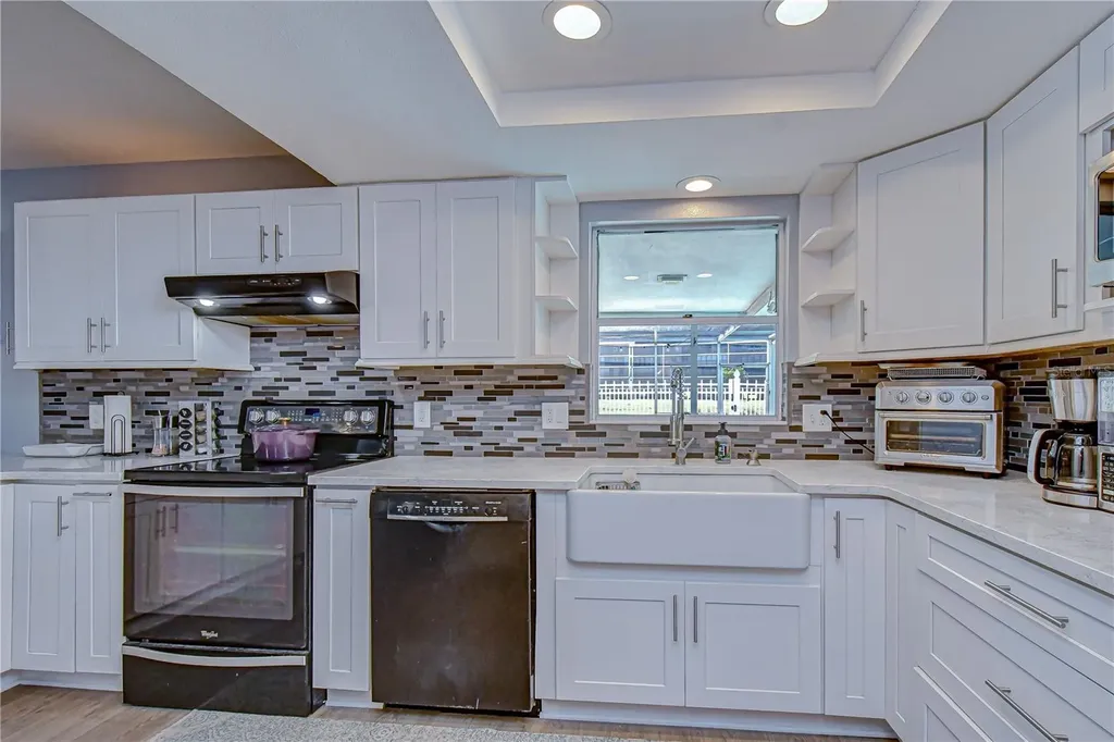 9625 Commodore Drive Seminole FL 33776