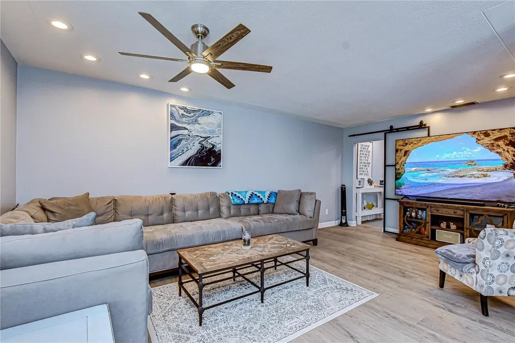 9625 Commodore Drive Seminole FL 33776
