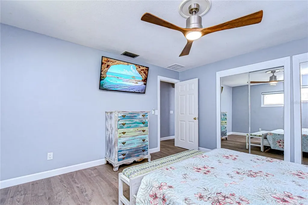 9625 Commodore Drive Seminole FL 33776