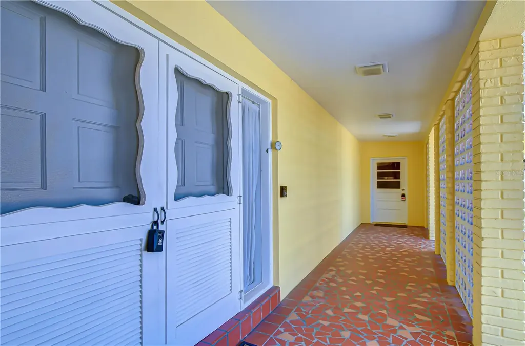 9625 Commodore Drive Seminole FL 33776
