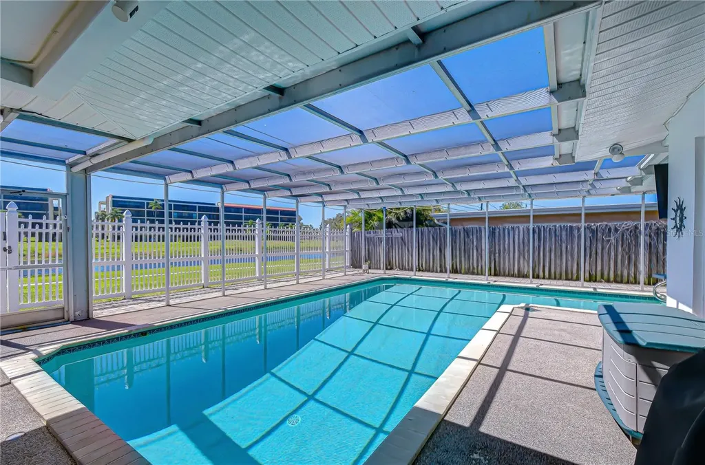 9625 Commodore Drive Seminole FL 33776