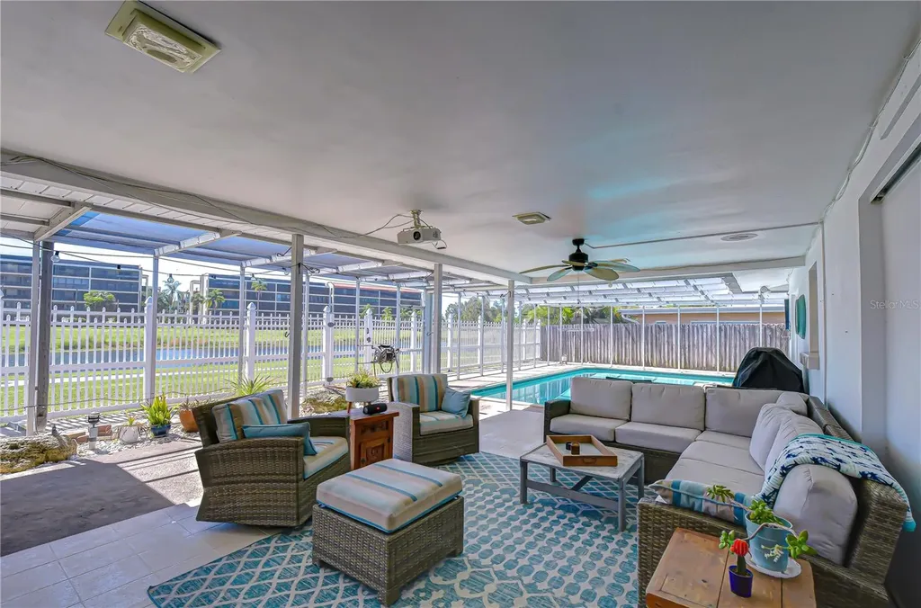 9625 Commodore Drive Seminole FL 33776
