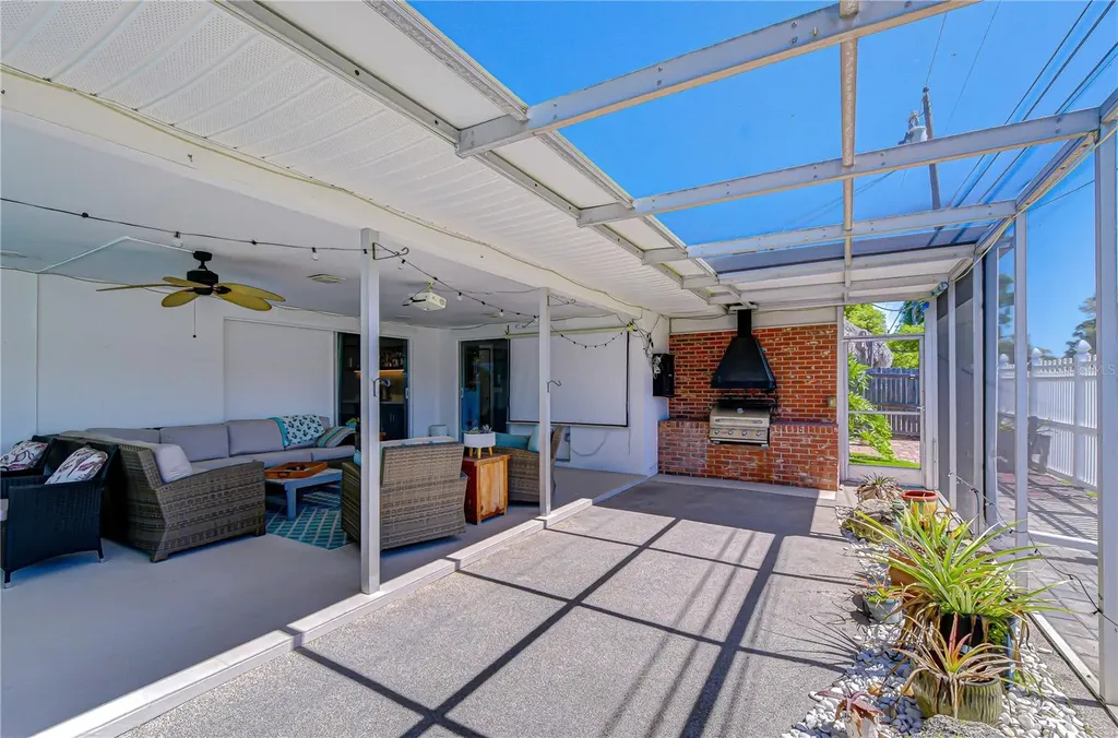 9625 Commodore Drive Seminole FL 33776