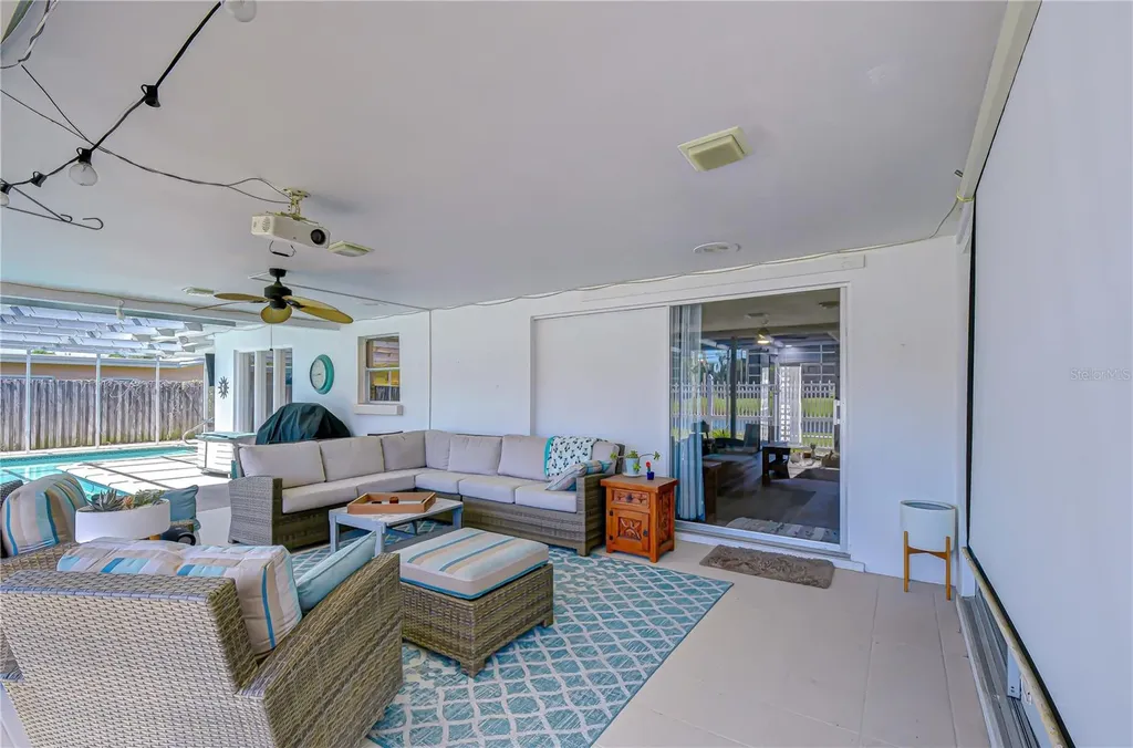 9625 Commodore Drive Seminole FL 33776