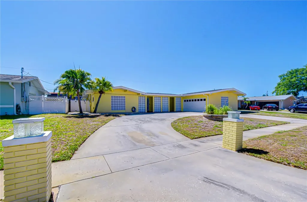 9625 Commodore Drive Seminole FL 33776
