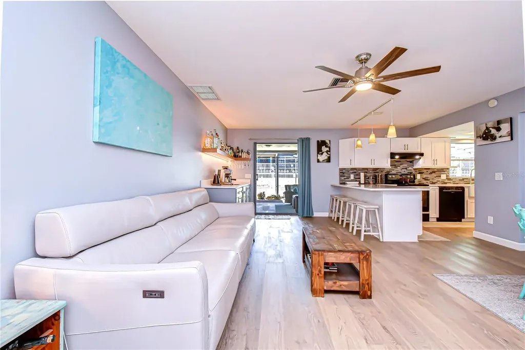 9625 Commodore Drive Seminole FL 33776