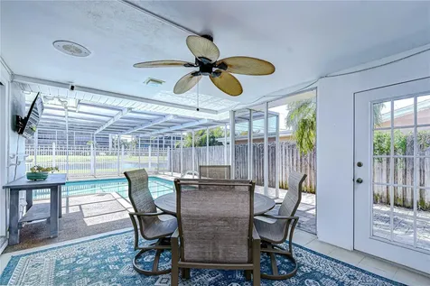 9625 Commodore Drive Seminole FL 33776