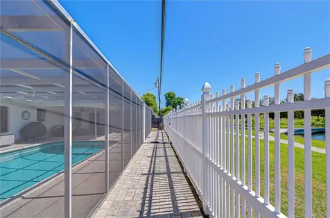 9625 Commodore Drive Seminole FL 33776