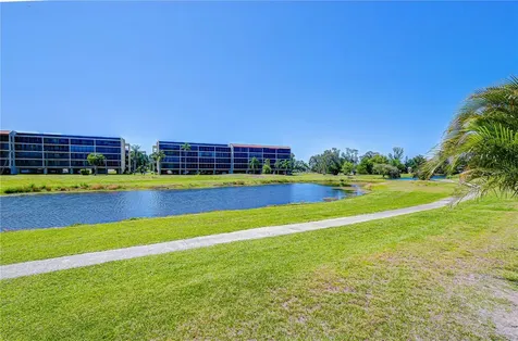9625 Commodore Drive Seminole FL 33776