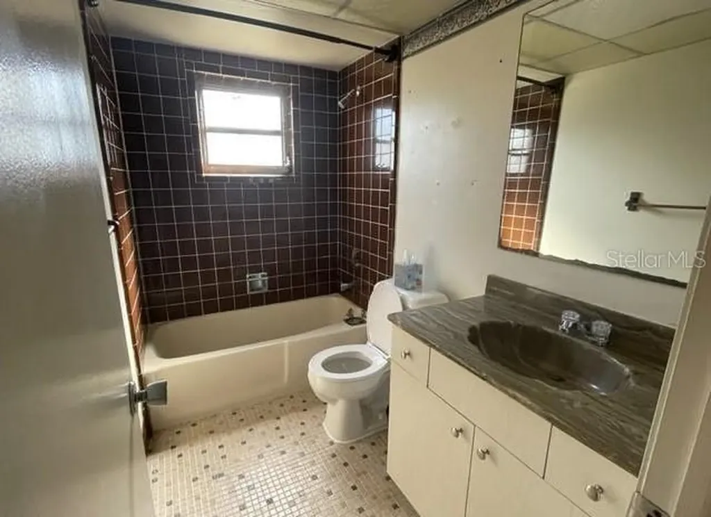 1406 SE 23rd Terrace Cape Coral FL 33990