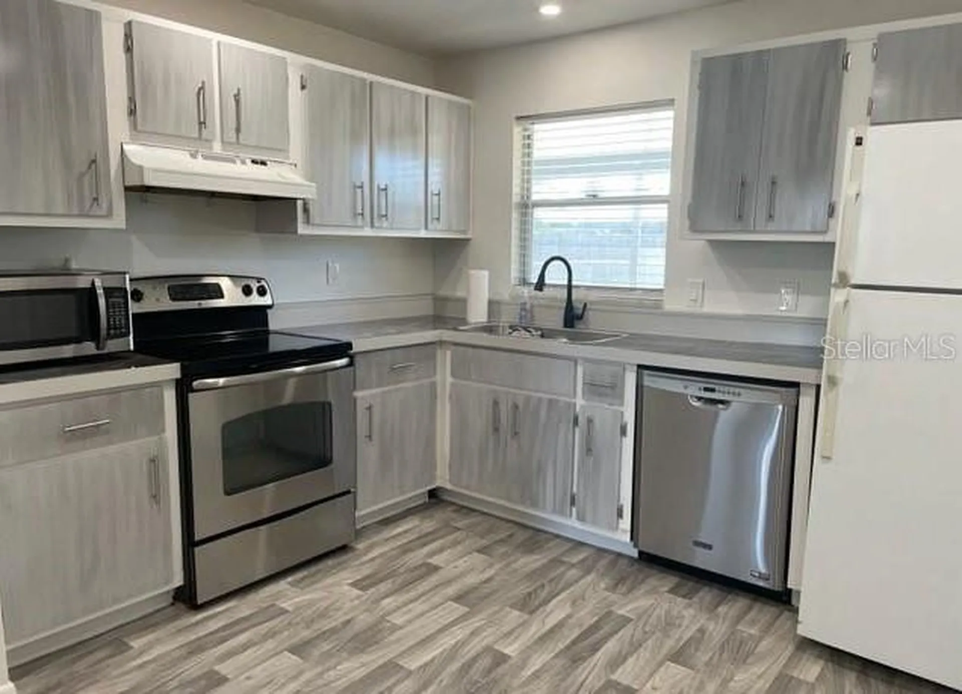 1406 SE 23rd Terrace Cape Coral FL 33990