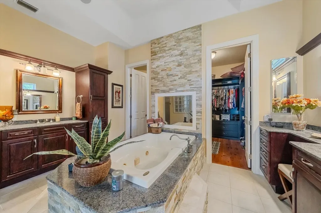 1615 Heritage Drive Valrico FL 33594