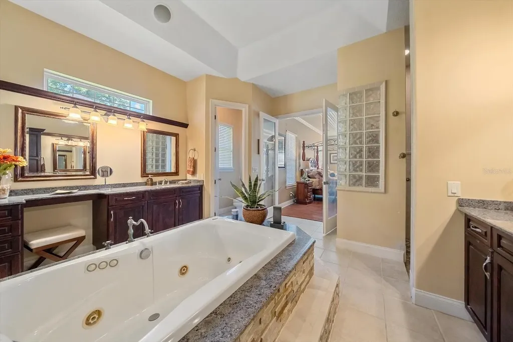 1615 Heritage Drive Valrico FL 33594