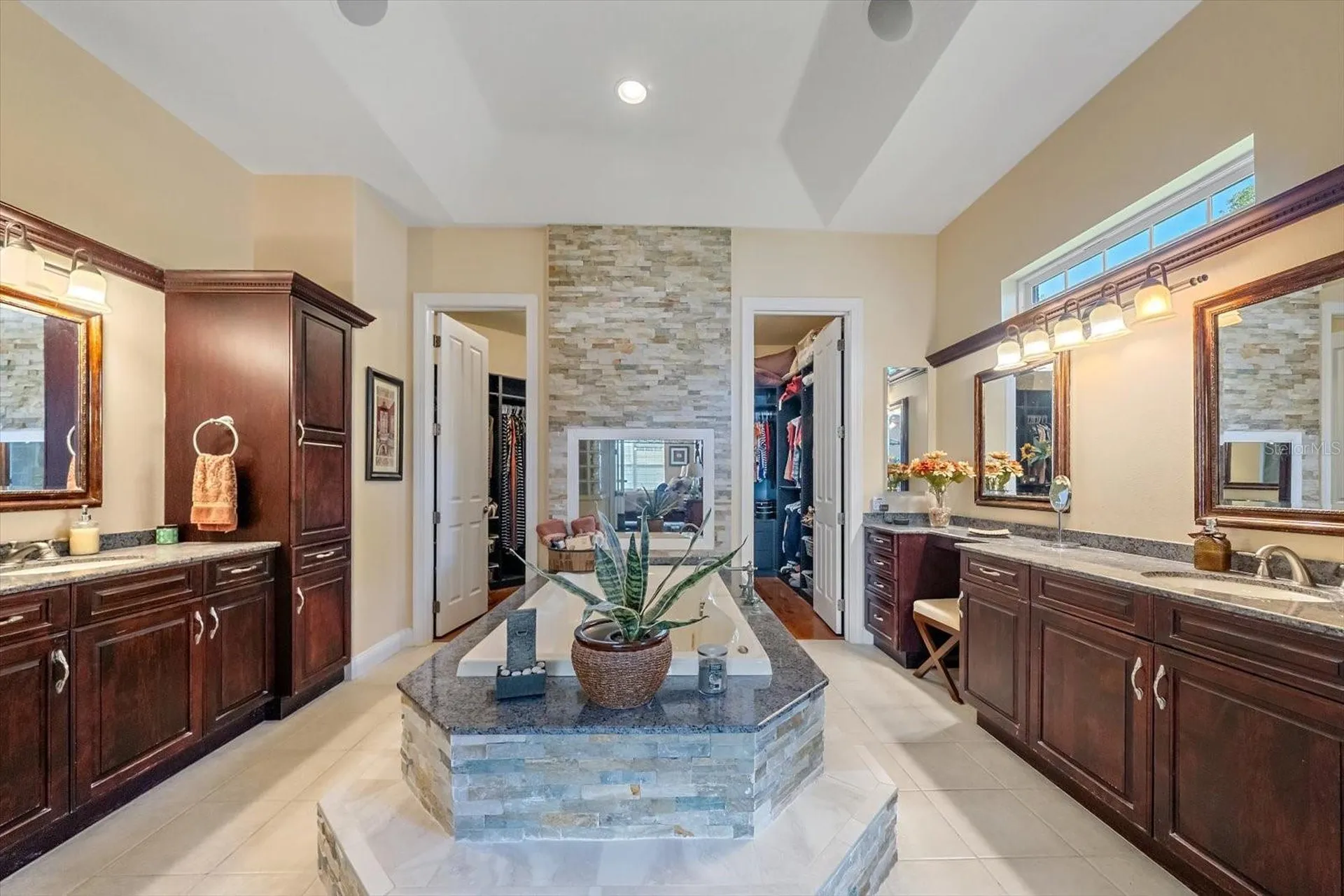 1615 Heritage Drive Valrico FL 33594