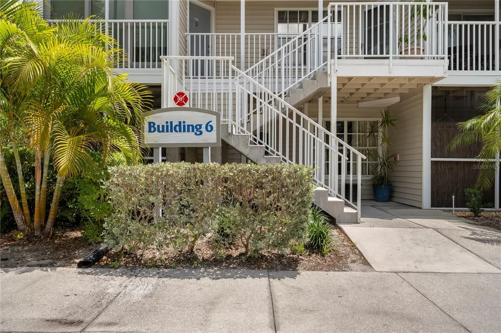 850 S Tamiami Trail Sarasota FL 34236