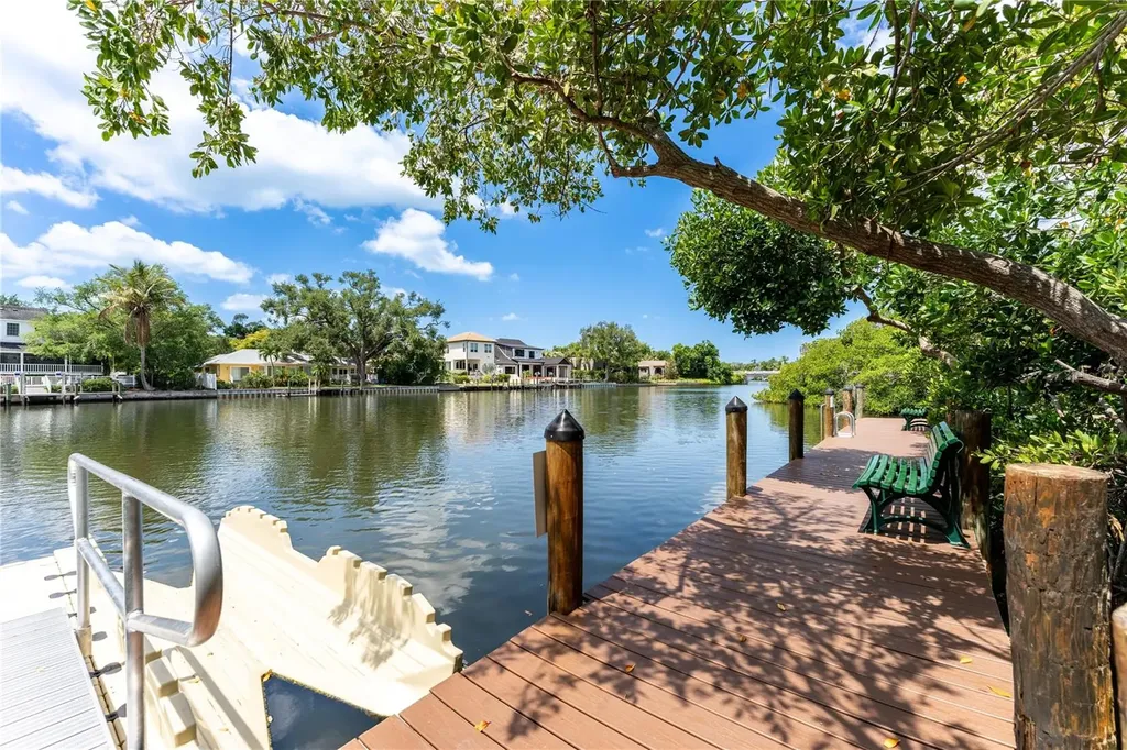 850 S Tamiami Trail Sarasota FL 34236