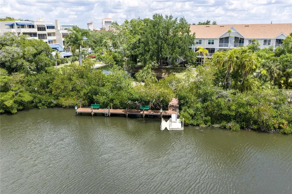 850 S Tamiami Trail Sarasota FL 34236