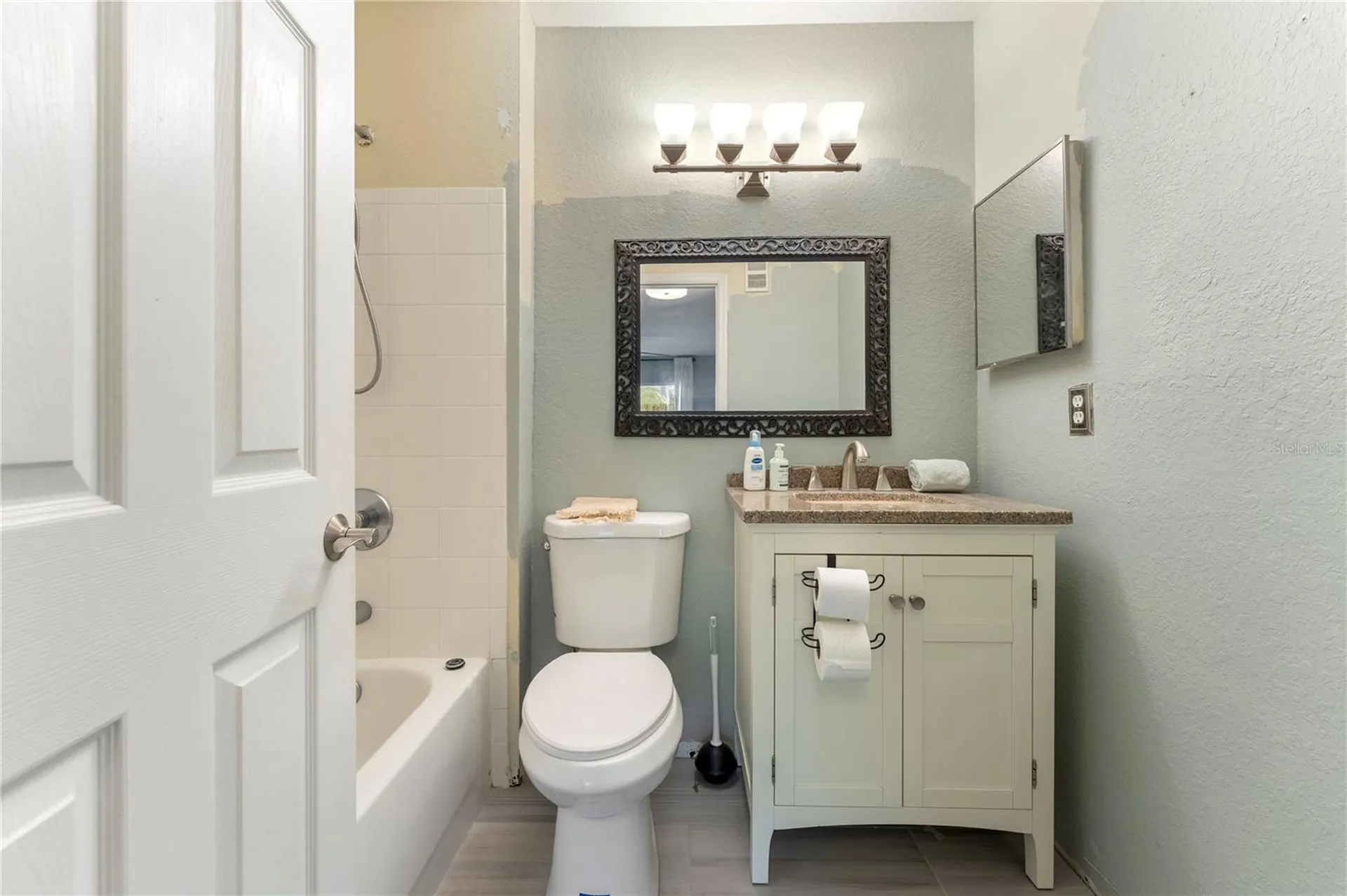850 S Tamiami Trail Sarasota FL 34236