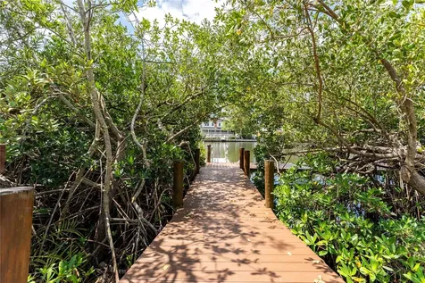 850 S Tamiami Trail Sarasota FL 34236