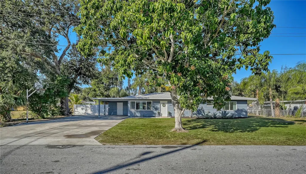 209 Briggs Court Sarasota FL 34237