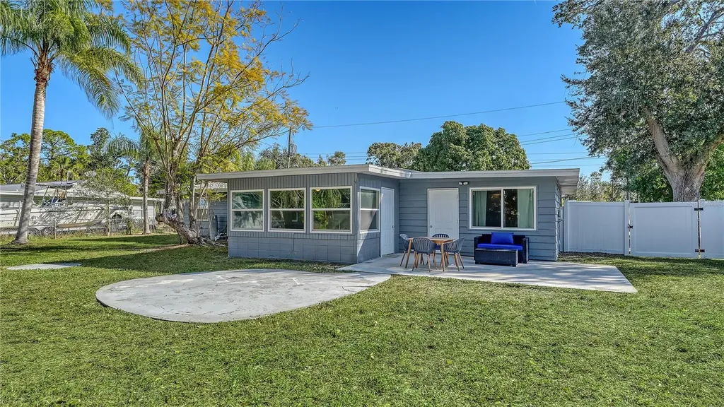 209 Briggs Court Sarasota FL 34237