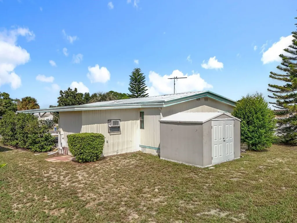 1440 Nassau Circle Tavares FL 32778