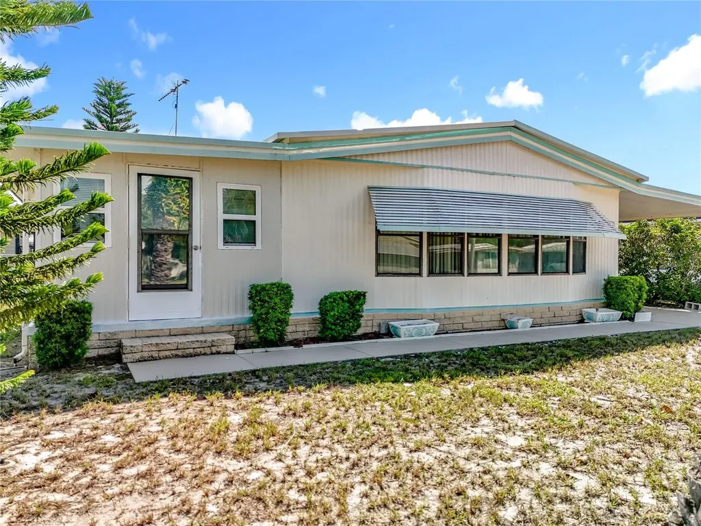 1440 Nassau Circle Tavares FL 32778