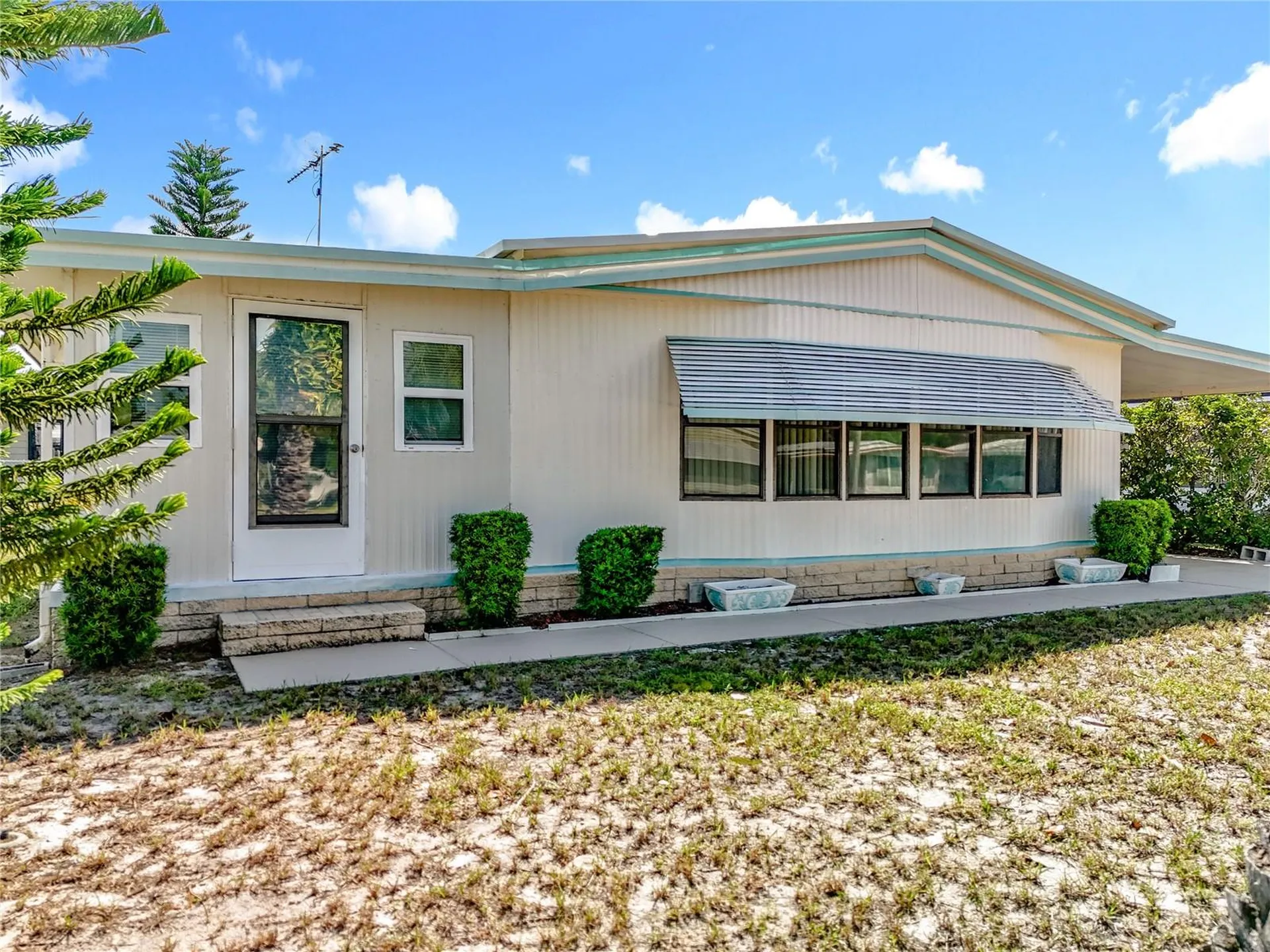 1440 Nassau Circle Tavares FL 32778