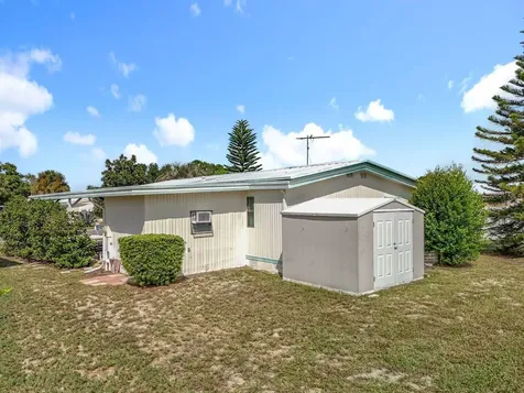 1440 Nassau Circle Tavares FL 32778