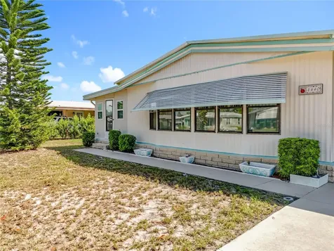 1440 Nassau Circle Tavares FL 32778