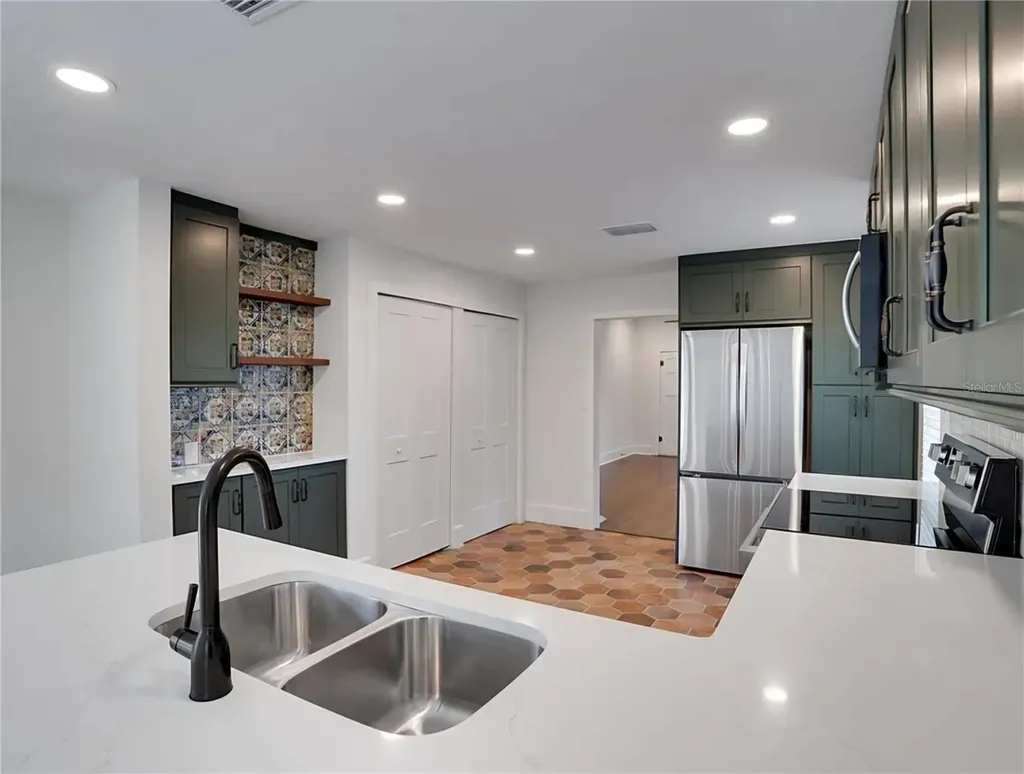 4058 39th Avenue N St Petersburg FL 33714