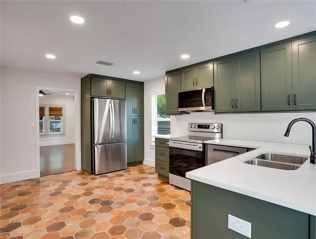 4058 39th Avenue N St Petersburg FL 33714