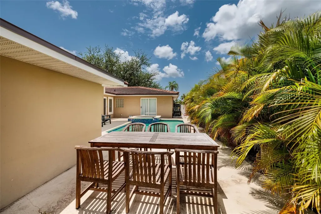 300 Brightwaters Boulevard NE St Petersburg FL 33704