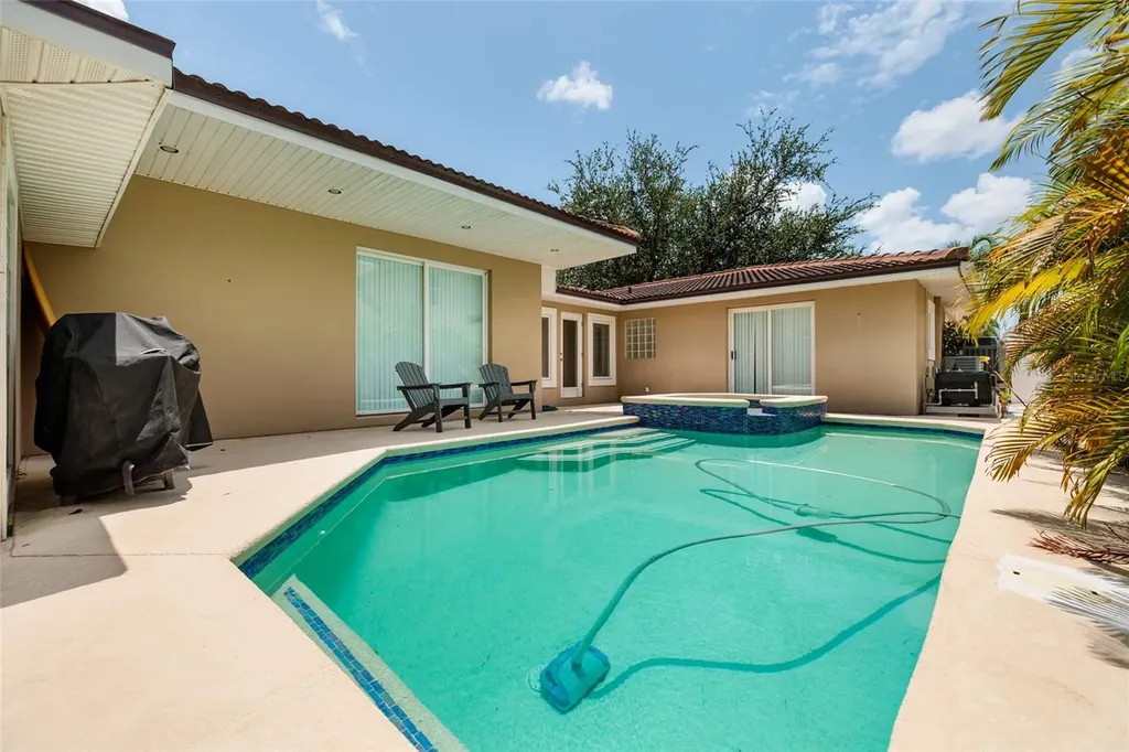 300 Brightwaters Boulevard NE St Petersburg FL 33704
