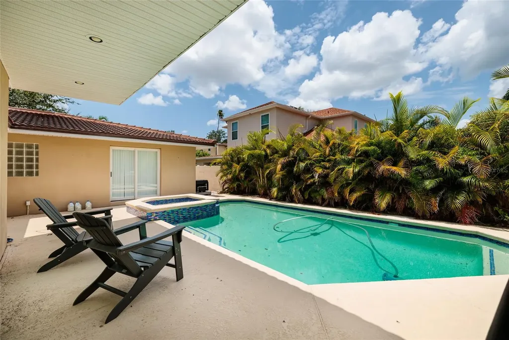 300 Brightwaters Boulevard NE St Petersburg FL 33704
