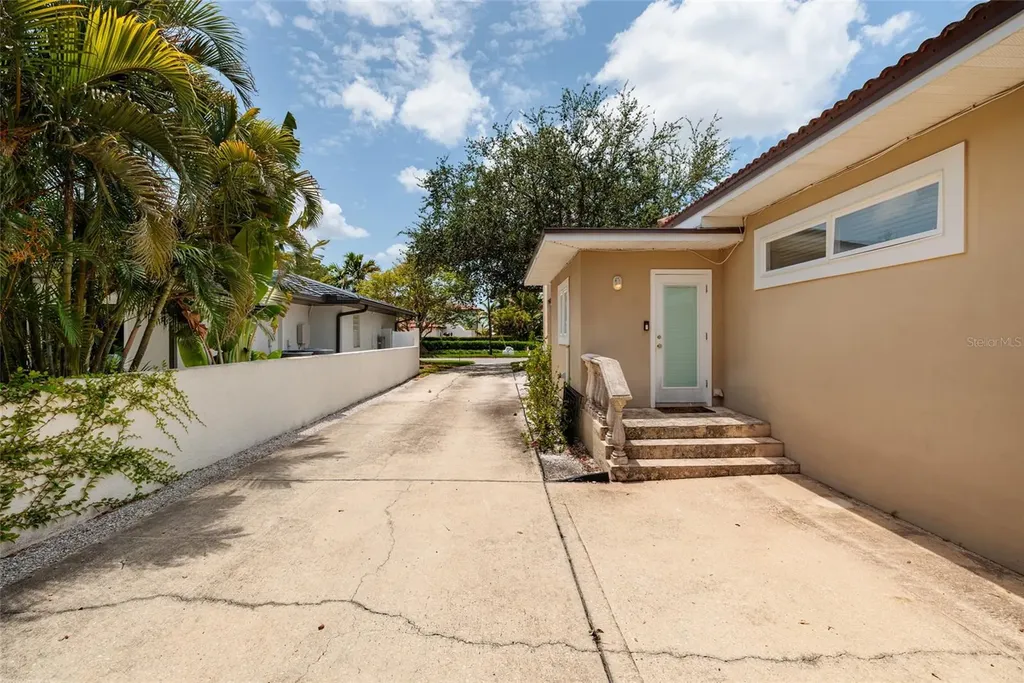 300 Brightwaters Boulevard NE St Petersburg FL 33704