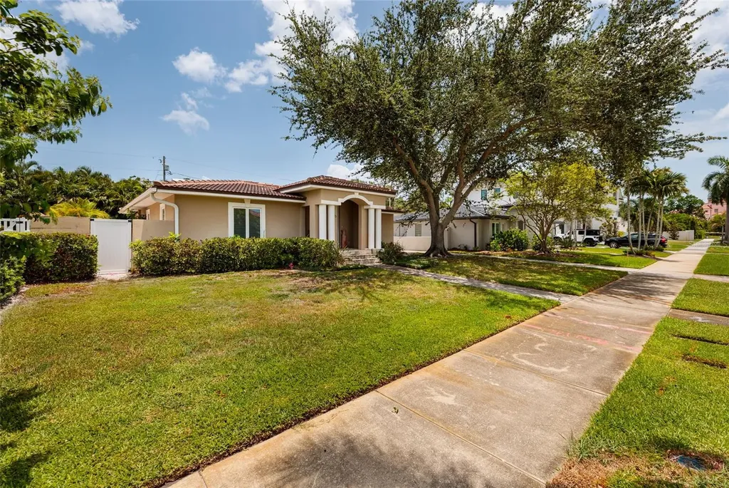 300 Brightwaters Boulevard NE St Petersburg FL 33704