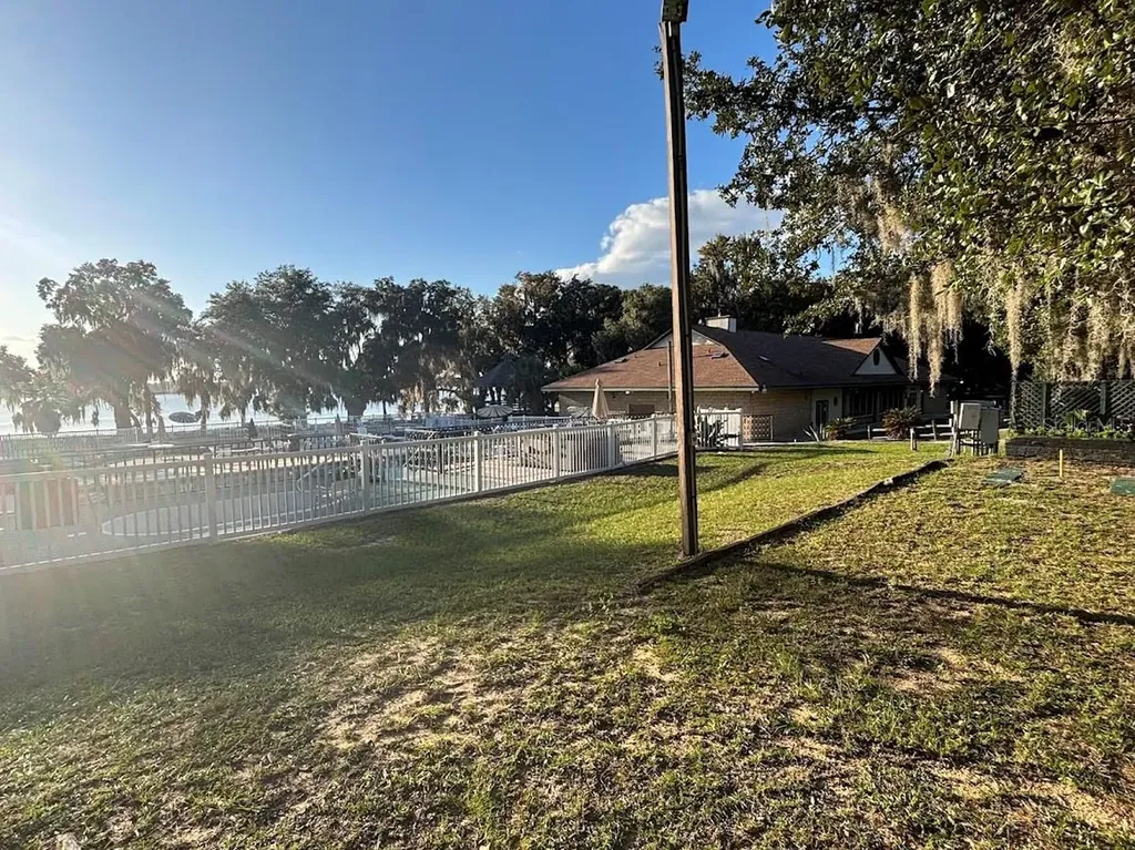 25316 140th Place NE Salt Springs FL 32134