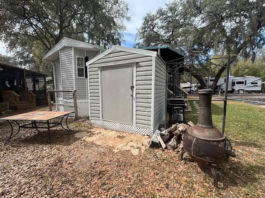 25316 140th Place NE Salt Springs FL 32134