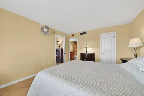 800 Benjamin Franklin Drive Sarasota FL 34236